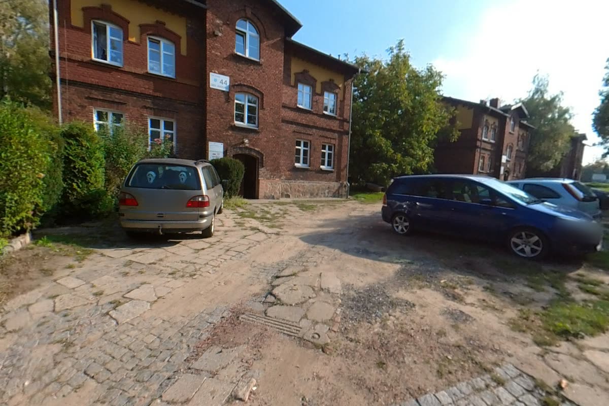 Wejścia do familoków wychodzą na wspólny plac